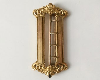 VICTORIAN BELT BUCKLE - 19th century French belt buckle in brass with gold plated highlights