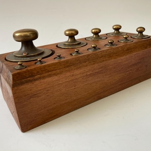 METRIC SCALE WEIGHTS - Complete set of brass scale weights set in wood block from France