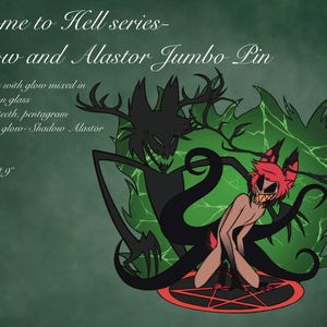 Puede incluir: Un pin jumbo con el texto Welcome to Hell series- Shadow and Alastor Jumbo Pin. El diseño muestra un personaje de pelo rojo con astas y una figura de sombra negra sobre un pentagrama rojo, con un fondo de color verde.