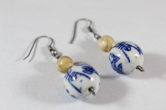 Vintage Porcelain with Gold Tone Bead Earring - image 3