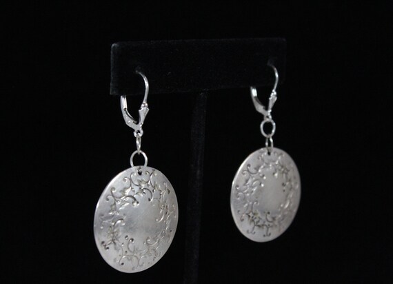 Sterling Silver Vine Pattern Round Flat Earring - image 2