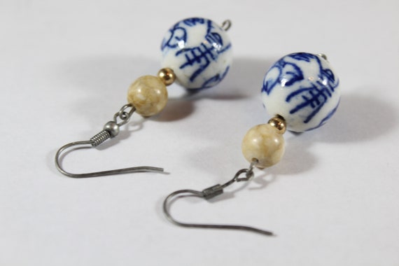 Vintage Porcelain with Gold Tone Bead Earring - image 4