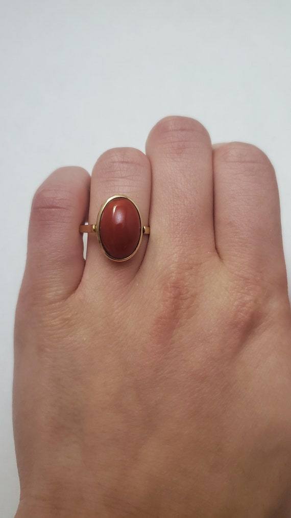 Antique 18k Gold Red Aka Cabochon Coral Ring