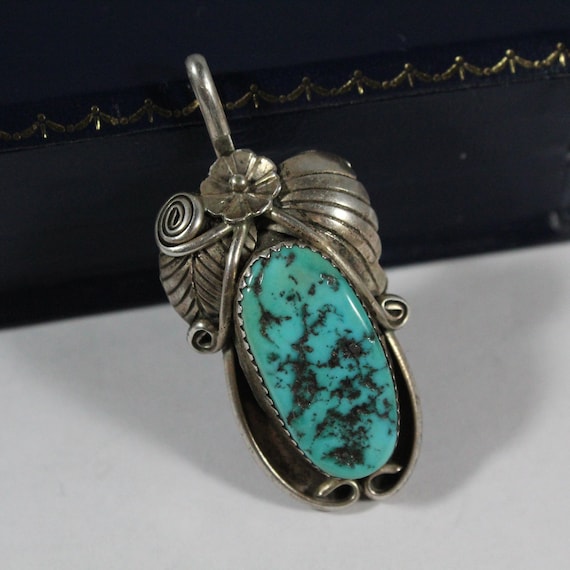 Vintage Native America Sterling Silver Natural Turquoise Pendant