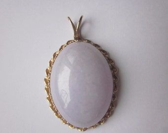 Vintage Jadeite Lavender 14 K Gold Pendant