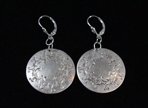 Sterling Silver Vine Pattern Round Flat Earring - image 3