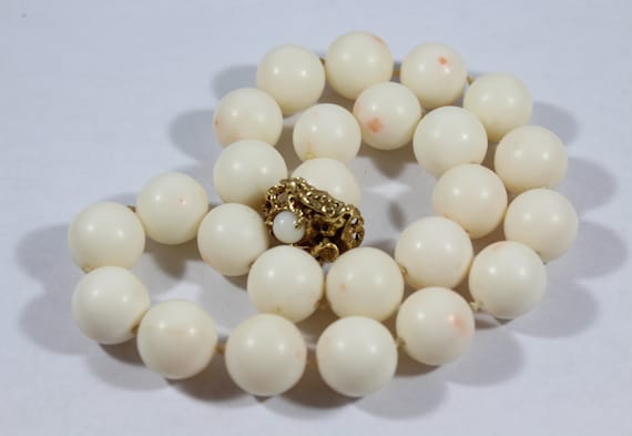 Antique 14k Gold HUGE Angel Skin Coral Beaded Cho… - image 1