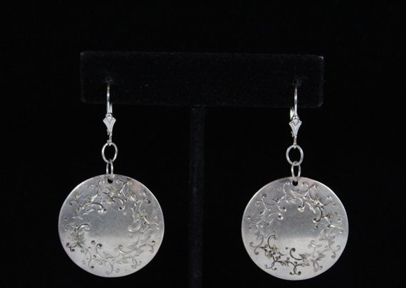 Sterling Silver Vine Pattern Round Flat Earring - image 1