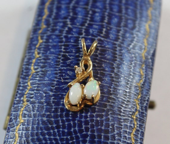 Vintage 14k Gold Oval Shape Natural Opal with Dia… - image 2