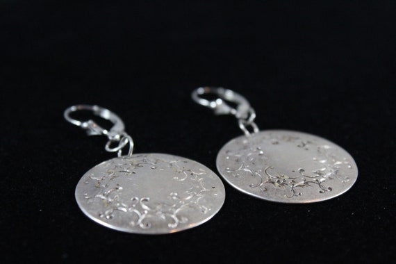 Sterling Silver Vine Pattern Round Flat Earring - image 4