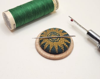 Magnetic Needle Minder, Travel Sewing Kit, Sewing Gift, Cross Stitch, Needlepoint, Embroidery, Hand Quilting