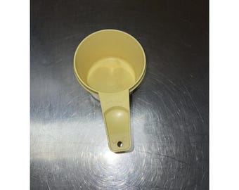 TUPPERWARE vintage yellow 3/4 cup Measuring baking cooking bake measure retro