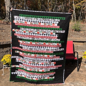 Strippy Christmas quilt,  Throw quilt, Christmas quilt, Modern Christmas quilt, Winter throw quilts, Buffalo checker quilts, Christmas tree