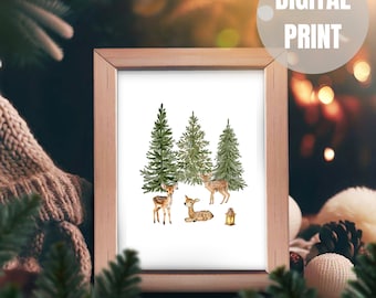 Può includere: Una stampa digitale incorniciata con un'illustrazione ad acquerello di tre abeti, due cervi e una lanterna. I cervi sono marroni con macchie bianche. Il testo "DIGITAL PRINT" è in un cerchio bianco in alto a destra.