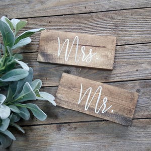 Mr and Mrs Wooden Wedding Chair Signs, Modern Calligraphy, Custom Signs, Wedding Decor, Mr & Mrs Wedding Signs, Sweet Table Decor Wedding