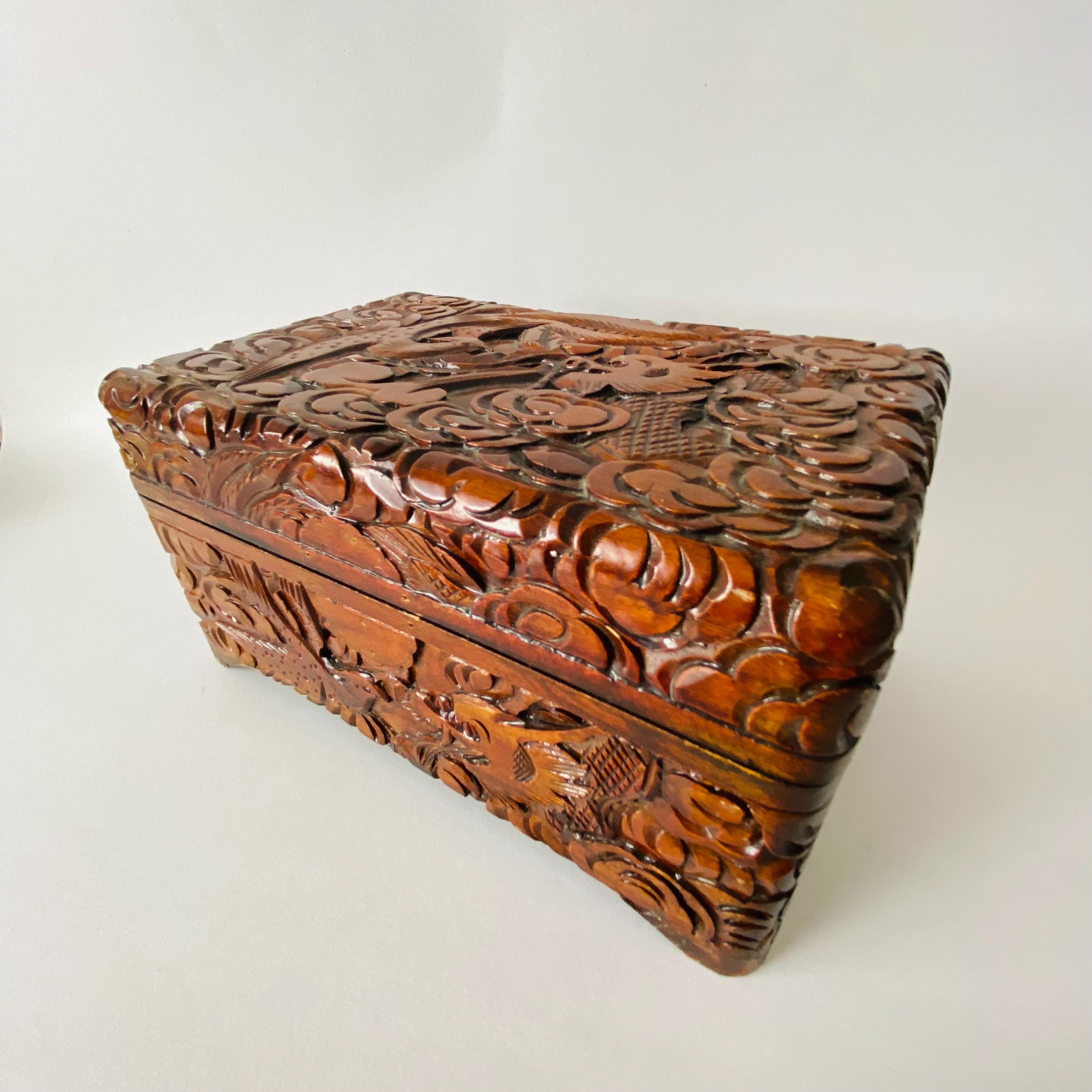 茶道具　備前焼　古備前　神獣蓮花文　盒子　書付箱　V　R7146 Hand Carved Dragon Phoenix Wooden Jewelry Box: Hinged Lidded Chest