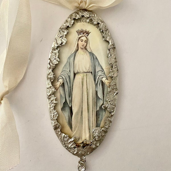 Mother Mary ornament, Mary Wall art, Religious Icon, Mary Religious Icon, Gift of Faith, Religious Gift, Virgin Mary Gift