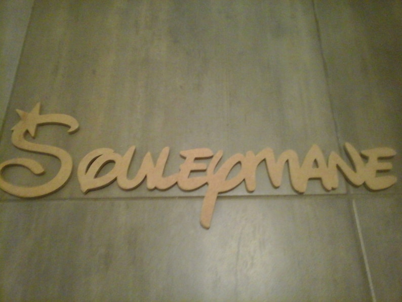 prenom sur porte en bois