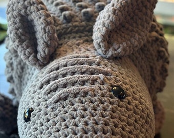 Modèle de jouet tatou Amigurumi au crochet géant