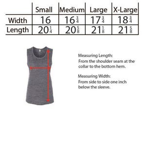K&ouml;nnte beinhalten: Eine Gr&ouml;&szlig;entabelle f&uuml;r ein flie&szlig;endes Muscle-Tanktop. Die Tabelle zeigt die Breite und L&auml;nge in Zoll f&uuml;r die Gr&ouml;&szlig;en Small, Medium, Large und Extra Large.