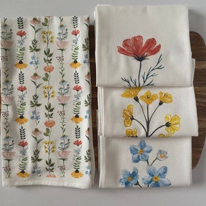 Kitchen Towels. Tea Towels. Flower Tea Towels. Spring Tea Towel. Farmhouse Decor. Flour Sack Towel. Tea Towel. Dish Towel.