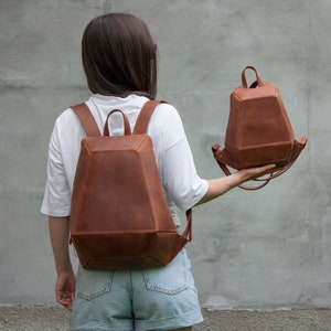 Mochila de cuero marrón con forma geométrica, minimochila antirrobo para mujer, mochila de viaje, cartera diaria, Idea de regalo para mujer