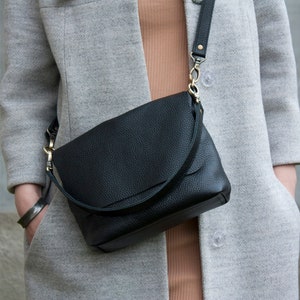 Black purse medium size hotsell