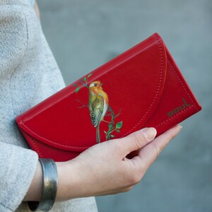 Monedero de cuero rojo, idea de regalo para mujer, cartera grande de cuero rojo con pintura de pájaro, monedero hecho a mano, cartera de cuero rojo, idea de regalo para mamá