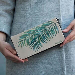 Cartera con cremallera para mujer, monedero con estampado de hojas de palmera verdes, monedero de cuero beige, monedero grande con hojas verdes, idea de regalo para mamá.