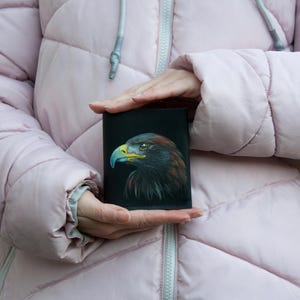 Carteira com pintura de águia, bolsa pequena de couro preto com pintura de pássaro, bolsa feita à mão com botão, ideia de presente para homem, feita na Ucrânia