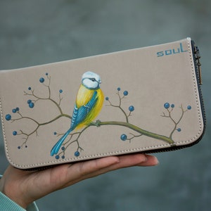 Cartera de Mujer de Piel Color Vino con Pintura de Pájaro Titmouse Monedero Grande Personalizado imagen 9