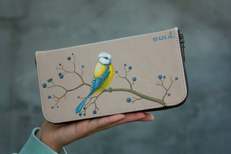 Cartera de Mujer de Piel Color Vino con Pintura de Pájaro Titmouse Monedero Grande Personalizado imagen 9