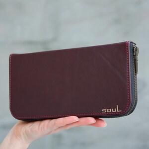 Cartera de piel burdeos Cartera con cremallera para mujer Cartera de piel lisa Idea de regalo para mujer Cartera grande hecha a mano Cartera minimalista de piel burdeos