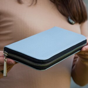 Portefeuille en cuir gris clair pour femme, grand format, fermeture éclair, fait main, avec 12 emplacements pour cartes, idée cadeau minimaliste