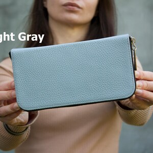 Portefeuille en cuir gris clair Portefeuille minimaliste à fermeture éclair pour femme Portefeuille quotidien en cuir souple