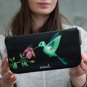 Bolsa feita à mão com beija-flor e flores Carteira de couro preta Bolsa de alta qualidade Carteira grande Ideia de presente de aniversário