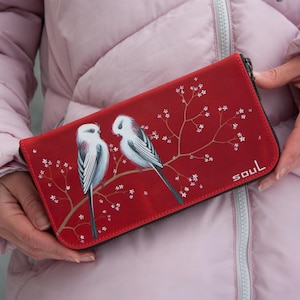Carteira feminina de couro vermelho com dois pássaros brancos com zíper, bolsa perfeita para presente, carteira grande de couro vermelho feita à mão