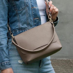 Cappuccino Color Leather Crossbody Bag Women Minimalist Purse Handmade Shoulder Bag Daily Purse Vacation Purse Basic Beige Leather Purse