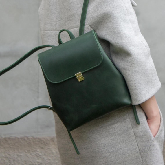 Mochila de cuero verde oscuro para mujer, bolso minimalista