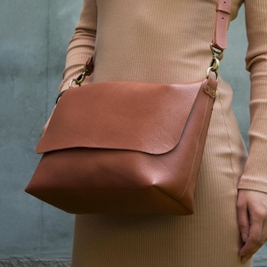 Women Crossbody Bag Brown Leather Purse Handmade Shoulder Bag High Quality Leather Bag Tan Color Leather Minimalist Purse Basic Handbag