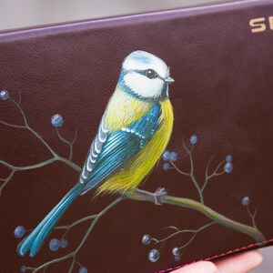 Cartera de Mujer de Piel Color Vino con Pintura de Pájaro Titmouse Monedero Grande Personalizado imagen 3