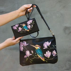 Conjunto feminino com pintura de pássaro e magnólia Bolsa tiracolo de couro preto e carteira Conjunto de couro feito à mão Ideia de presente para mãe Bolsa de couro macio