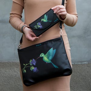 Conjunto feminino de couro preto, bolsa transversal e carteira com pintura de pássaro e flores, presente perfeito, bolsa feita à mão na Ucrânia
