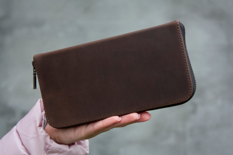 Cartera de cuero marrón para mujer, cartera con cremallera de pájaro martín pescador, bolso grande personalizado para hombre, pájaro azul amarillo imagen 5