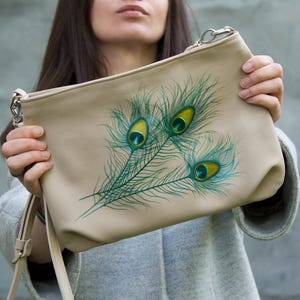 Bolsa de couro bege com pintura de penas de pacock Bolsa de couro macio Bolsa tiracolo feita à mão Bolsa de alta qualidade Bolsa bege claro