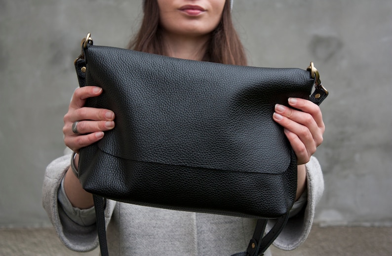 Sac à main en cuir Grand sac à main Femme Sac à bandoulière noir Sac à main minimaliste Sac à main quotidien Sac à main femme Idée cadeau Sac à main grande taille image 1