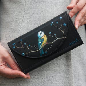 Carteira feminina de couro preta feita à mão com pintura de pássaro e frutas vermelhas, carteira grande, ideia perfeita para presente, bolsa de alta qualidade