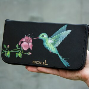 Carteira feminina Hummingbird Bird grande carteira de couro preto beija-flor azul e flores rosa