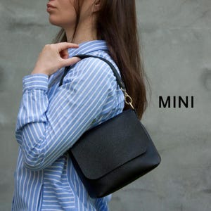Zwarte leren schoudertas voor dames, minimalistische dagelijkse portemonnee, zwarte leren crossbodytas, kleine schoudertas, handgemaakte crossbodytas