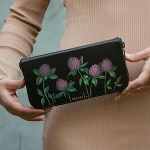 Cartera de cuero negro para mujer, monedero con cremallera, monedero hecho a mano con pintura de flores de trébol, monedero de alta calidad para mujer, idea de regalo perfecta, cartera grande